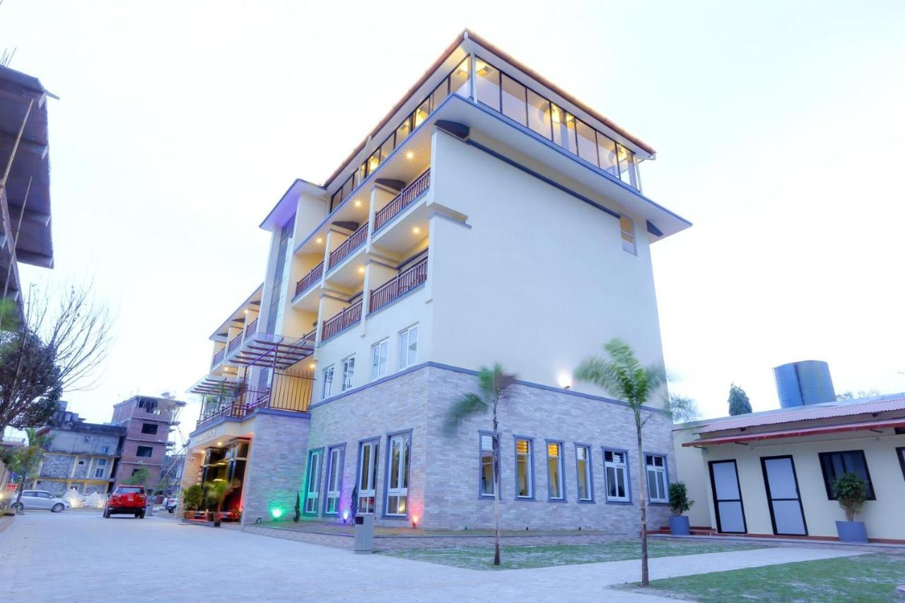 Om Gaura Hotel بوكْرا المظهر الخارجي الصورة