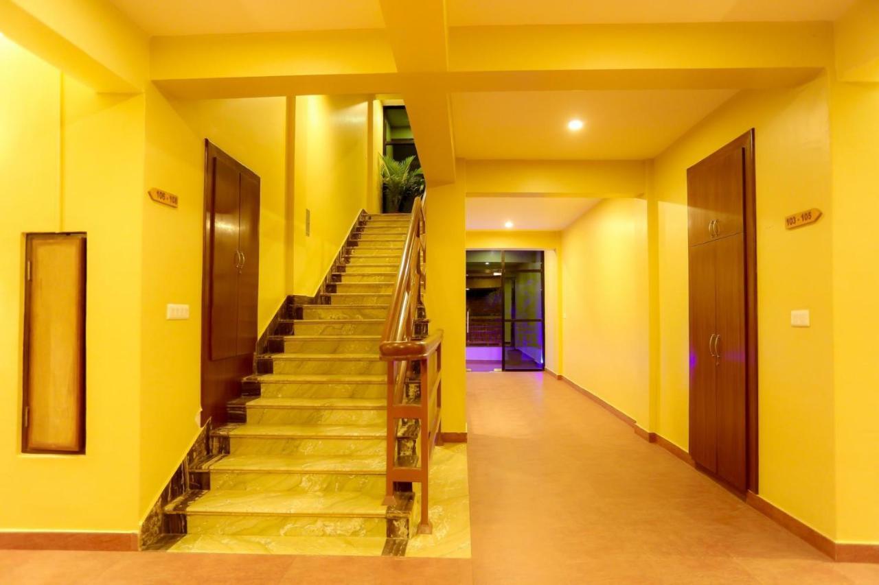 Om Gaura Hotel بوكْرا المظهر الخارجي الصورة