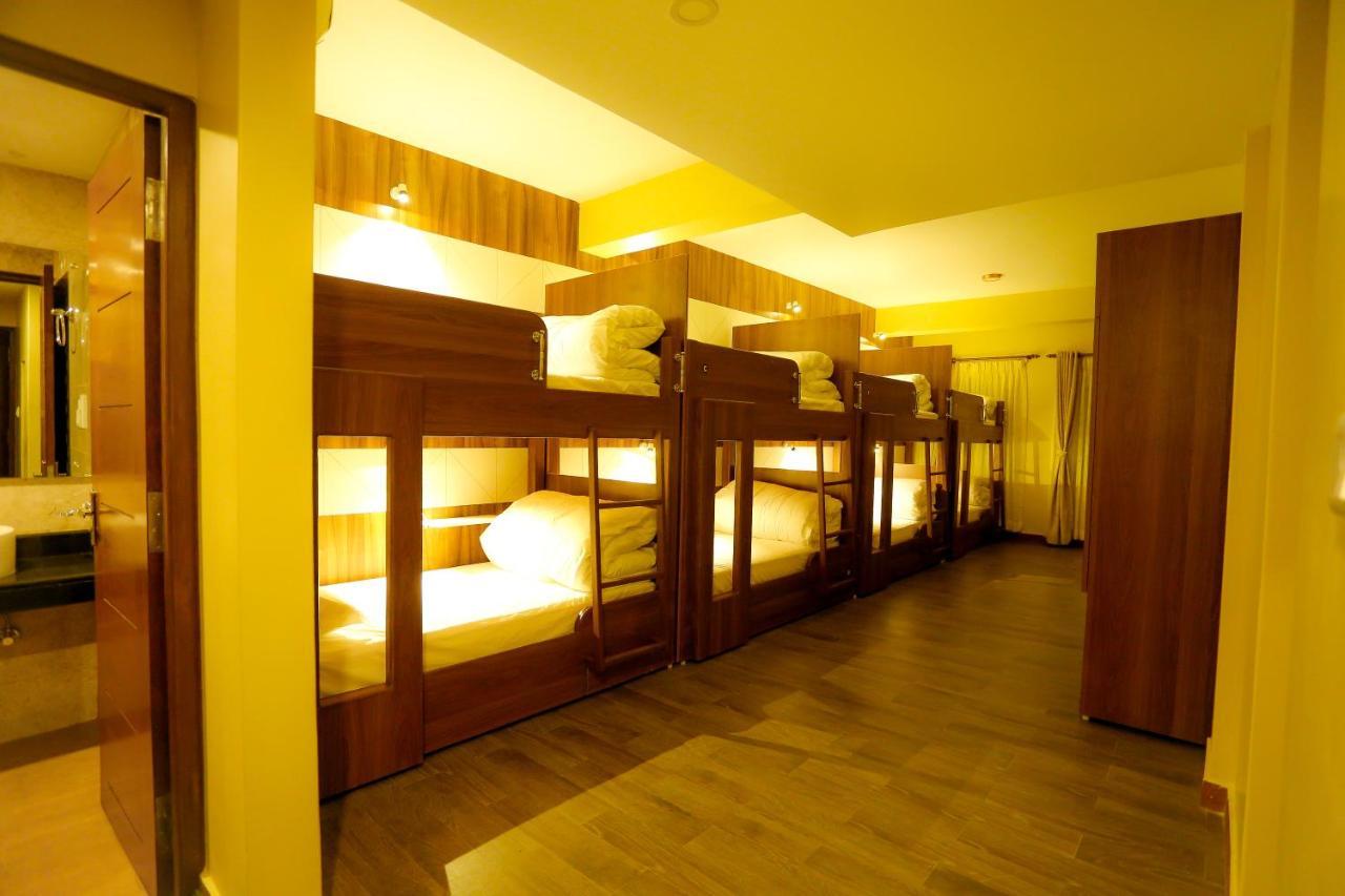 Om Gaura Hotel بوكْرا المظهر الخارجي الصورة