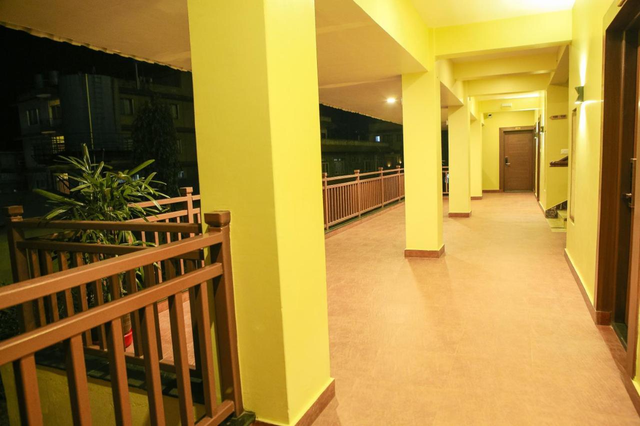 Om Gaura Hotel بوكْرا المظهر الخارجي الصورة