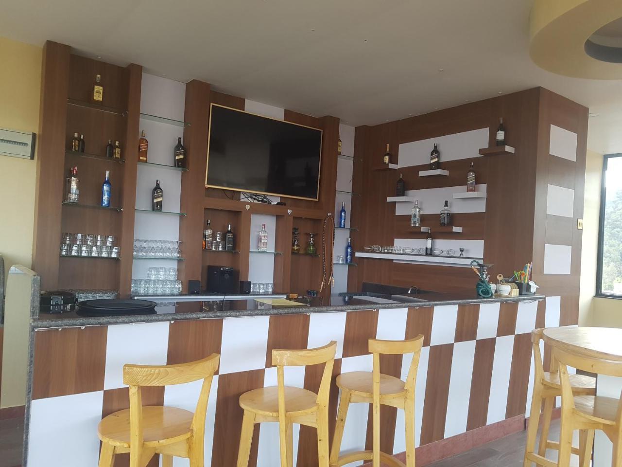 Om Gaura Hotel بوكْرا المظهر الخارجي الصورة