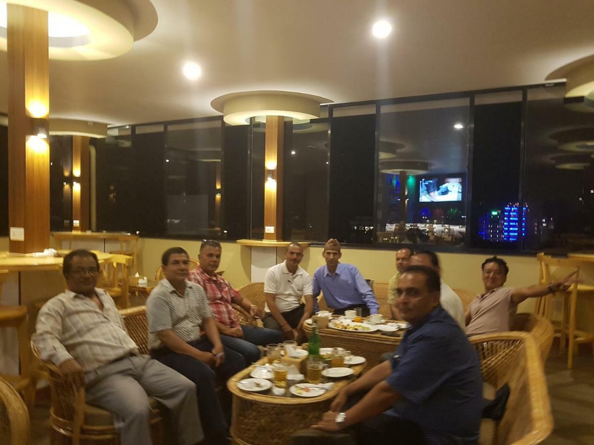 Om Gaura Hotel بوكْرا المظهر الخارجي الصورة