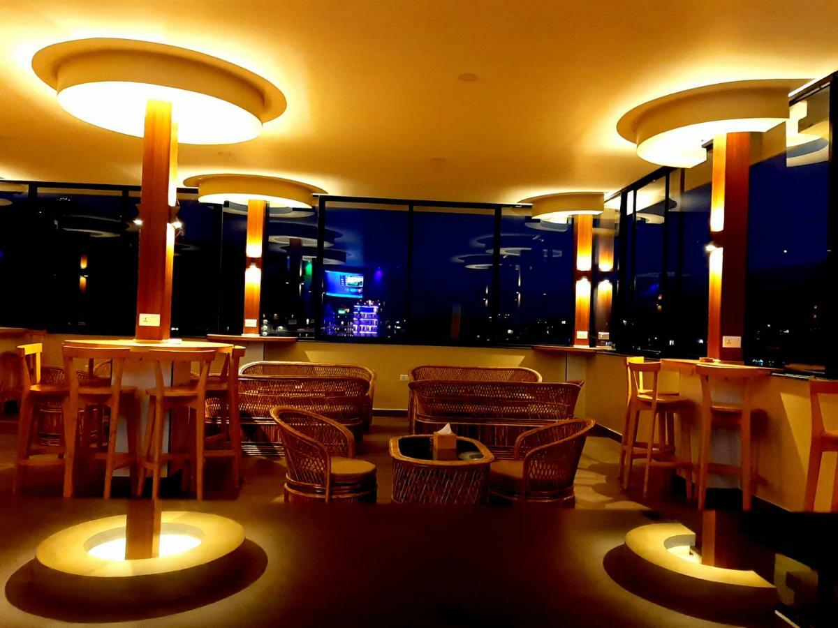 Om Gaura Hotel بوكْرا المظهر الخارجي الصورة